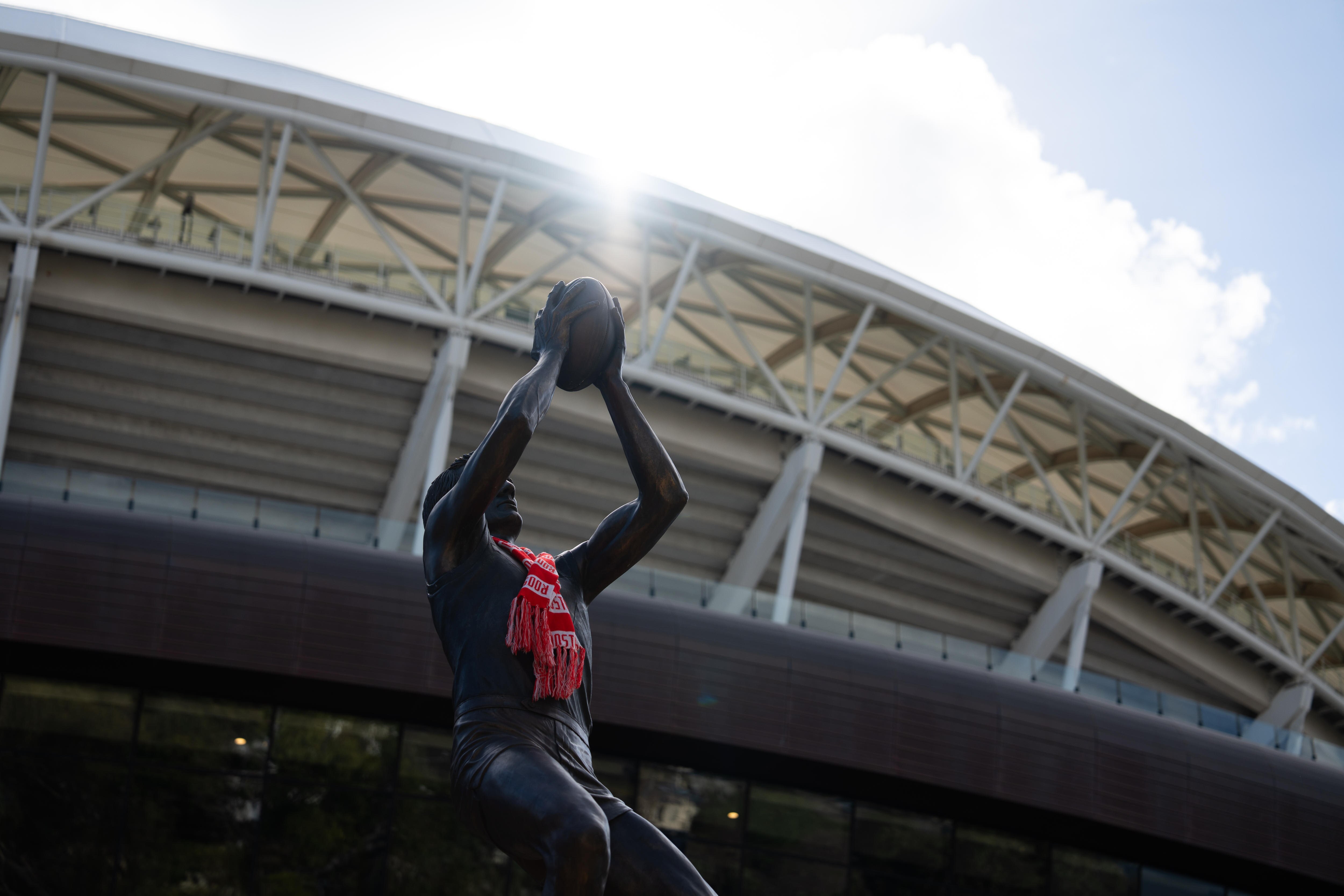 The Barrie Robran statue at Adelaide Oval.