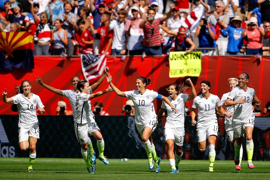 USA celebrates Carli Lloyd goal against Japan