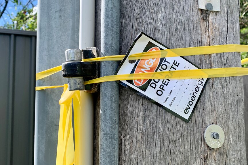 A "do not operate" tag on an electrical pole.
