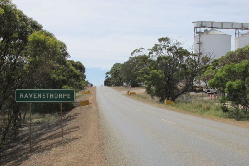 A country road in Ravensthorpe, WA.