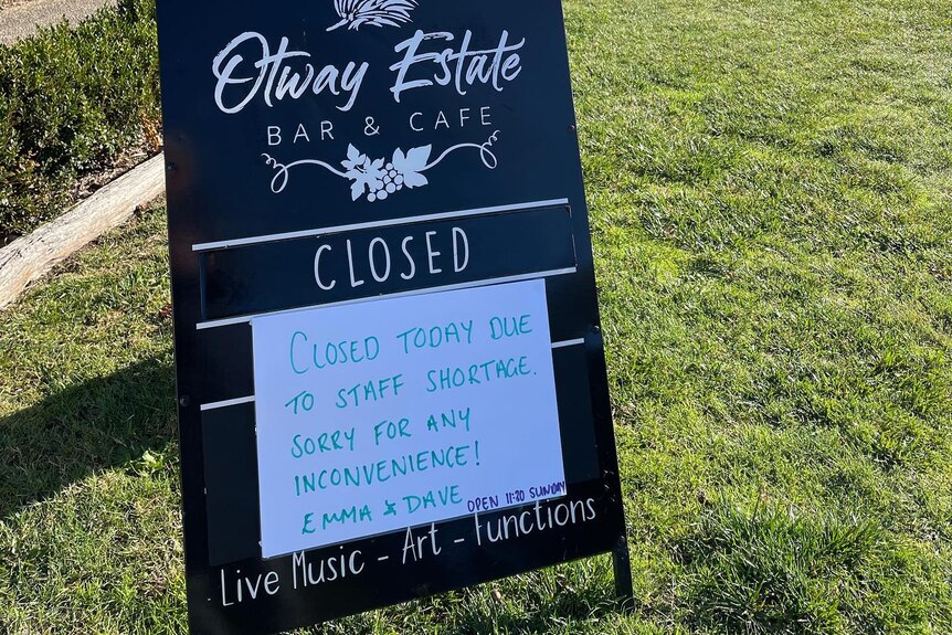 Closed sign in front of cafe.