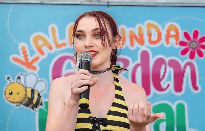 The Bee Babette tours Australia - ABC listen