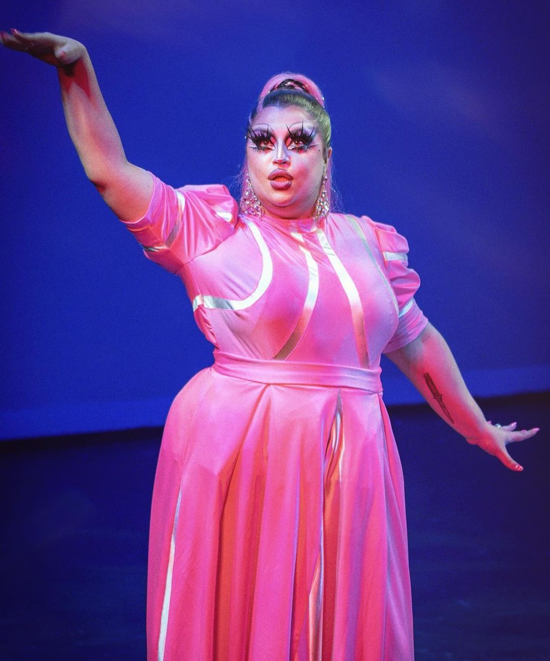 A drag queen in a large pink dress