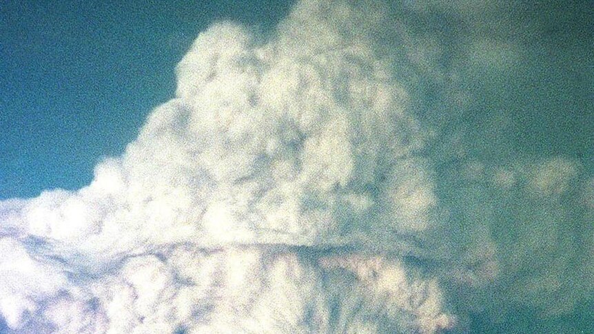 A cloud of ash up to six kilometres high rises from Mount Hekla after it erupted in 2000