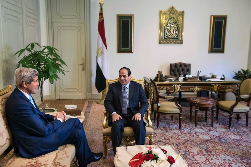 Abdel Fattah al-Sisi (R) and John Kerry talk before a meeting at the Presidential Palace in Cairo.