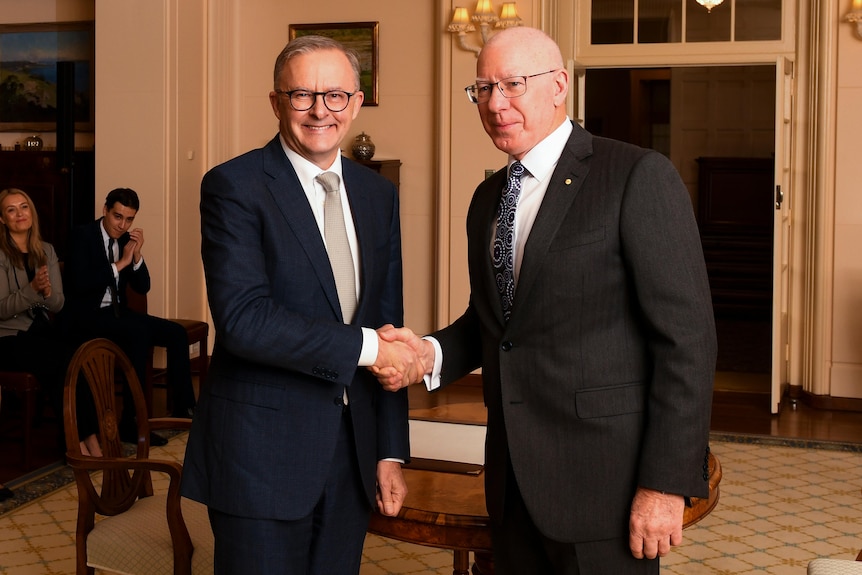 Anthony Albanese and David Hurley shake hands.