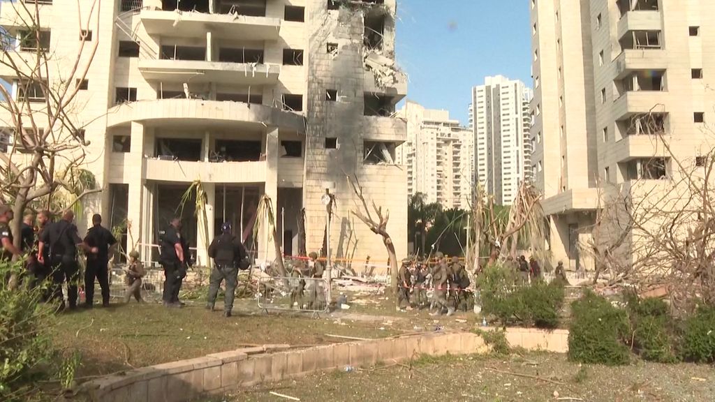 Israeli emergency personnel assess damage in Petah Tikva - ABC News