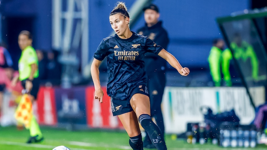 Steph Catley with the ball at her feet while playing for Arsenal.
