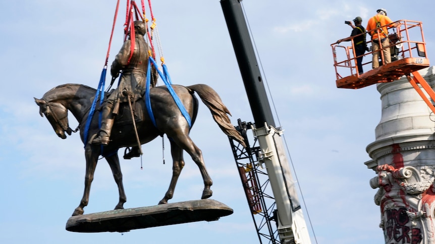 Crews remove one of the country's largest remaining monuments to the Confederacy