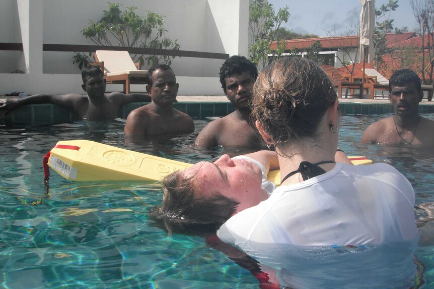 Lifesaver Imogen Dingle trains Sri Lankan lifeguards