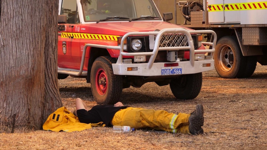 Massive Collie bushfire enters second day