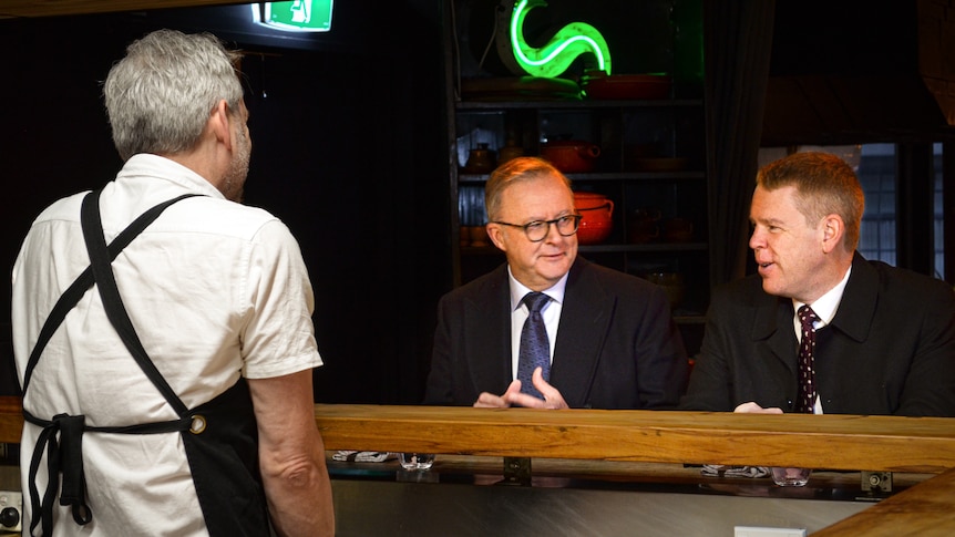 Chris Hipkins and Anthony Albanese at a restaurant