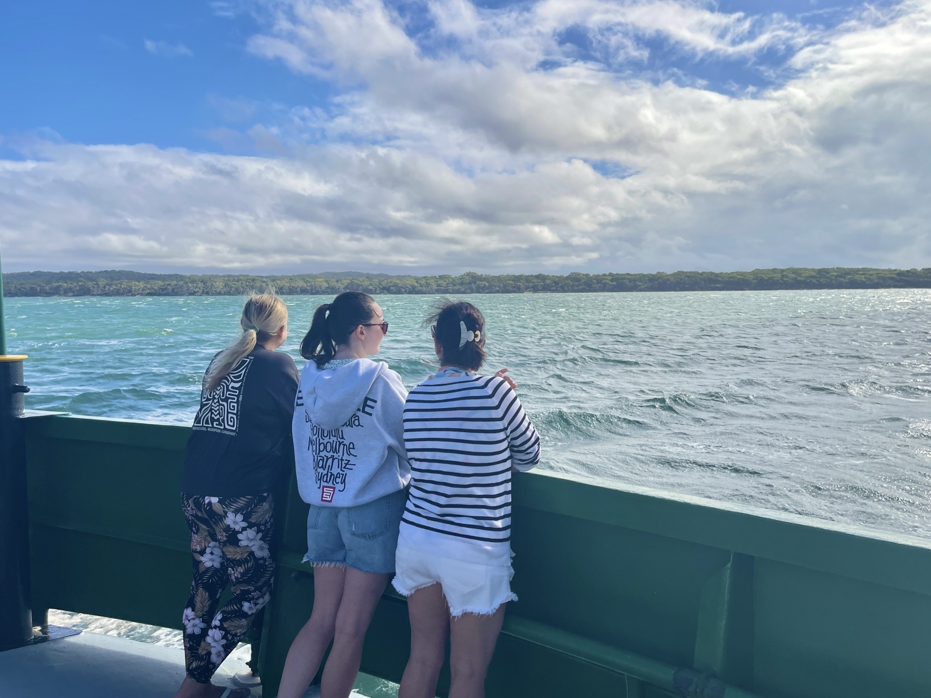 abc.net.au - Tara Cassidy - Thousands lost to cancellations as fuel crisis bites southern Qld tourism sector