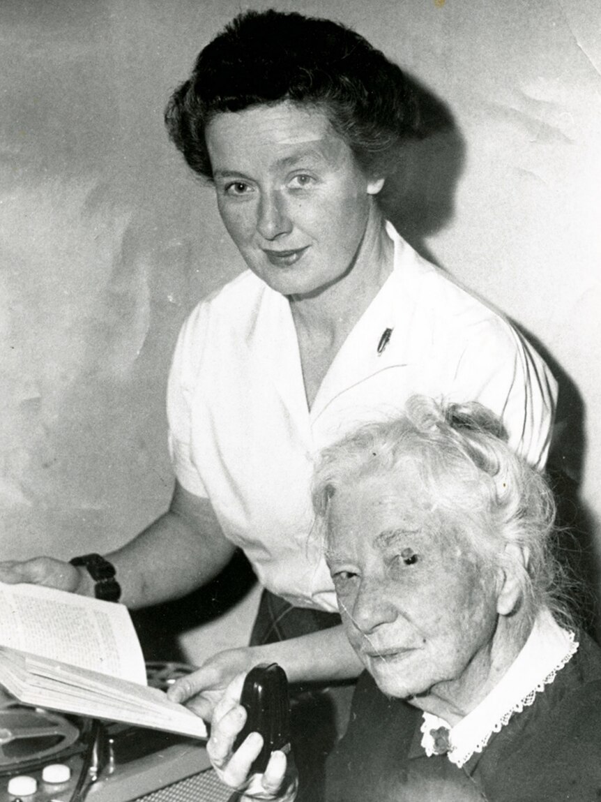 Hazel de Berg with Dame Mary Gilmore in 1961.
