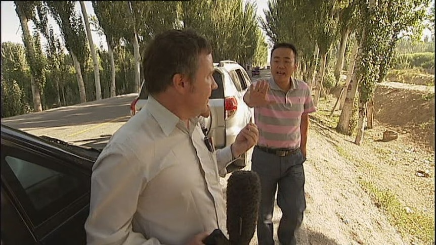 Chinese officials stop ABC crew filming