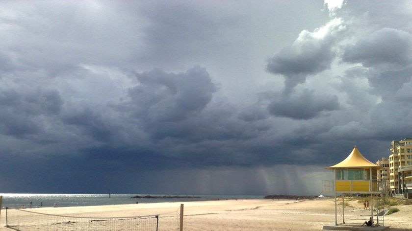 Storm approaches Adelaide