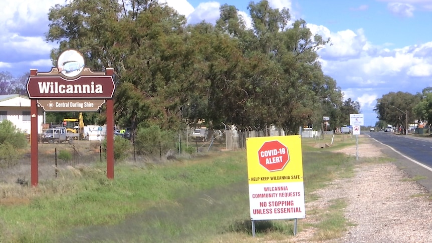 Almost 100 people in tiny NSW town now COVID positive as state records 1,533 new cases