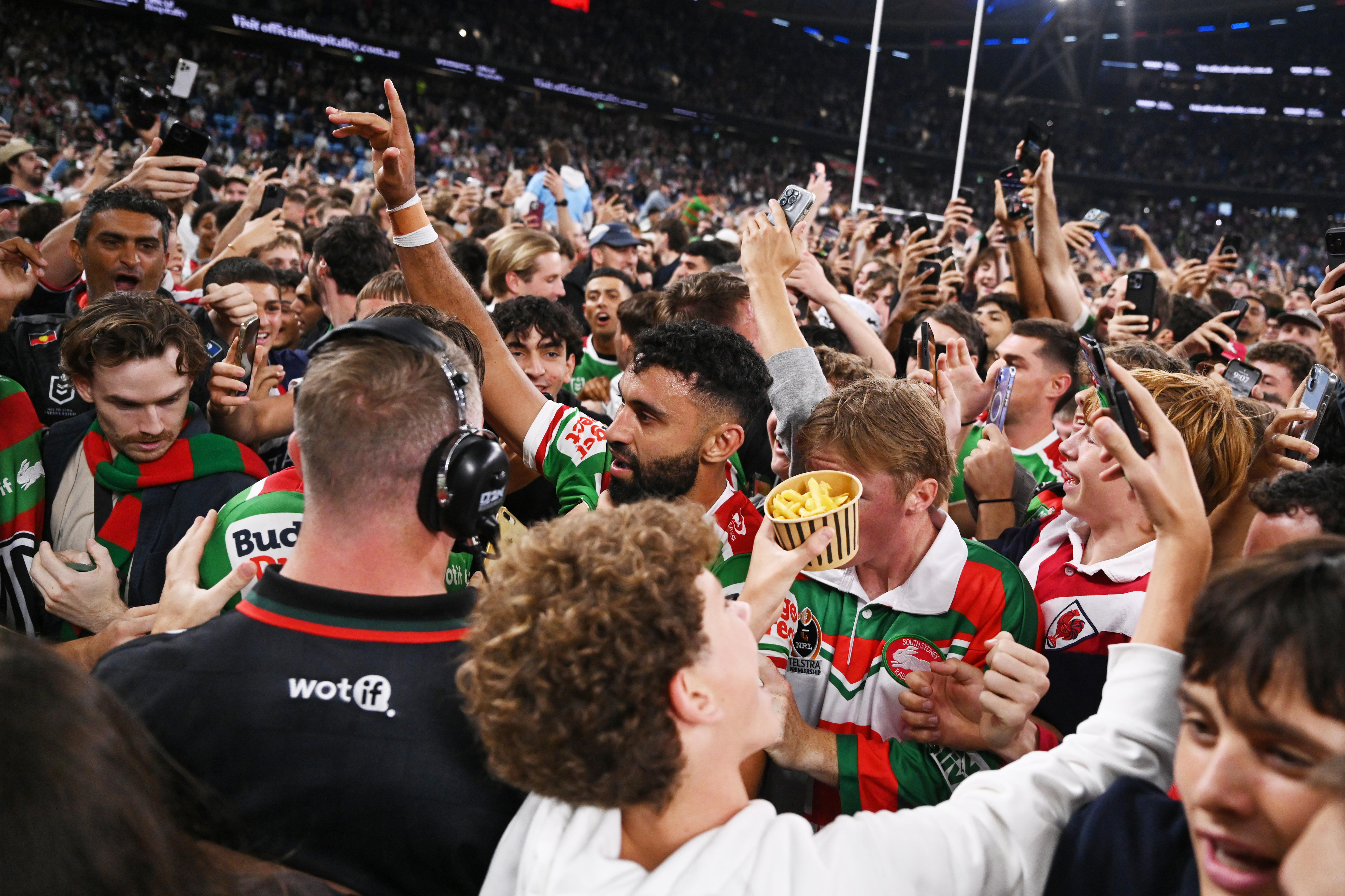 Live: Warriors host Raiders before AJ goes for try-scoring record