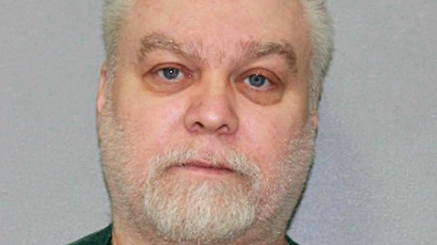 Mugshot of inmate, Steven Avery, in green prison uniform.