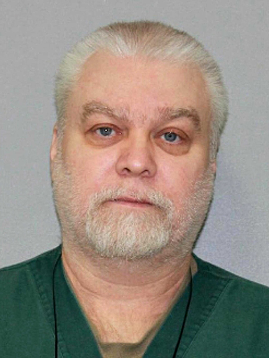 Mugshot of inmate, Steven Avery, in green prison uniform.