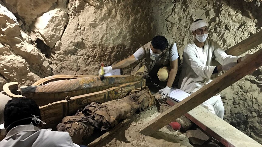 Workers are seen documenting their discoveries in the tomb of Userhat.