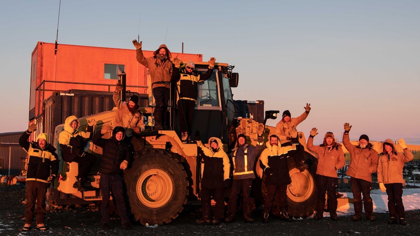 Expeditioners farewell the sun at Davis Station, 2019