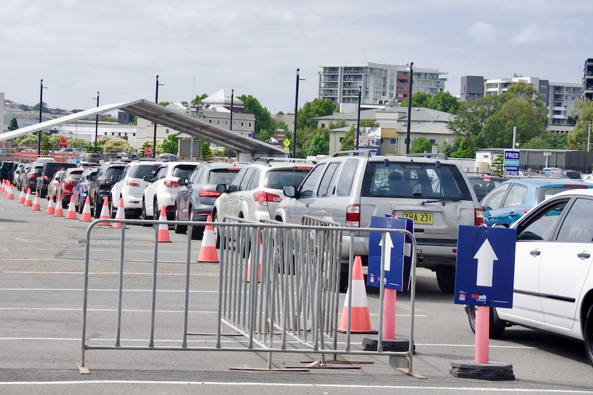 Lots of cars in line for a COVID test.