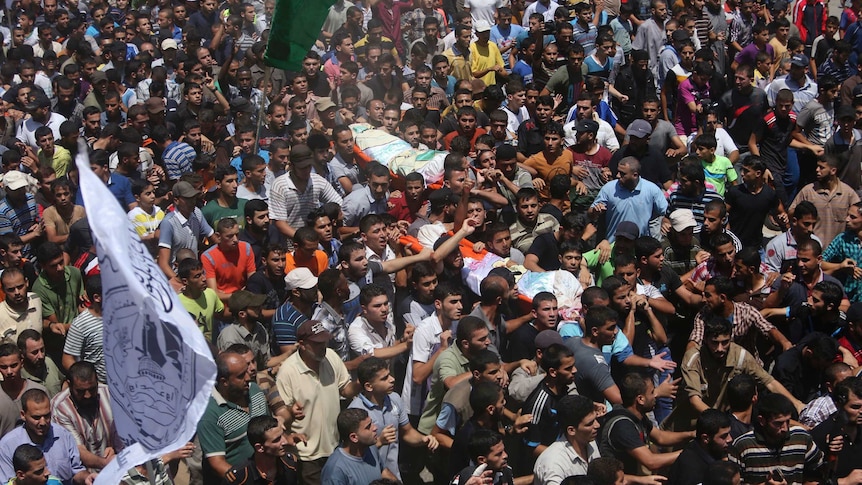 Palestinians carry bodies of killed Hamas commanders