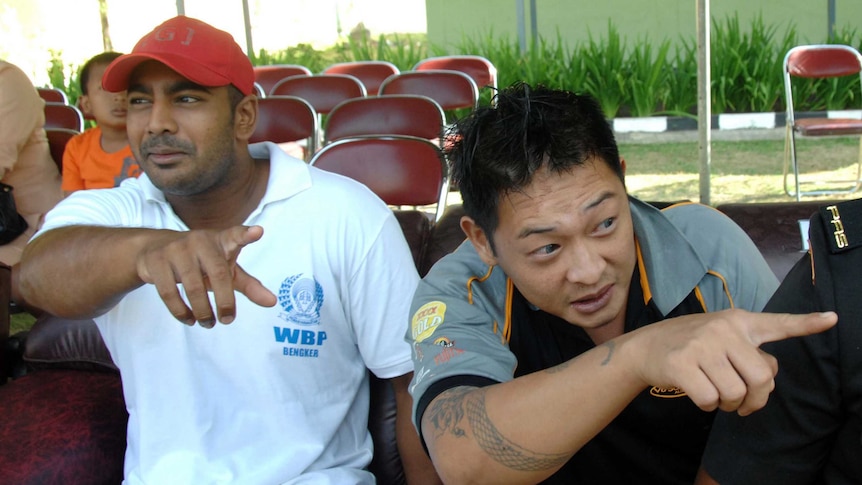 Myuran Sukumaran and Andrew Chan sit inside Kerobokan prison