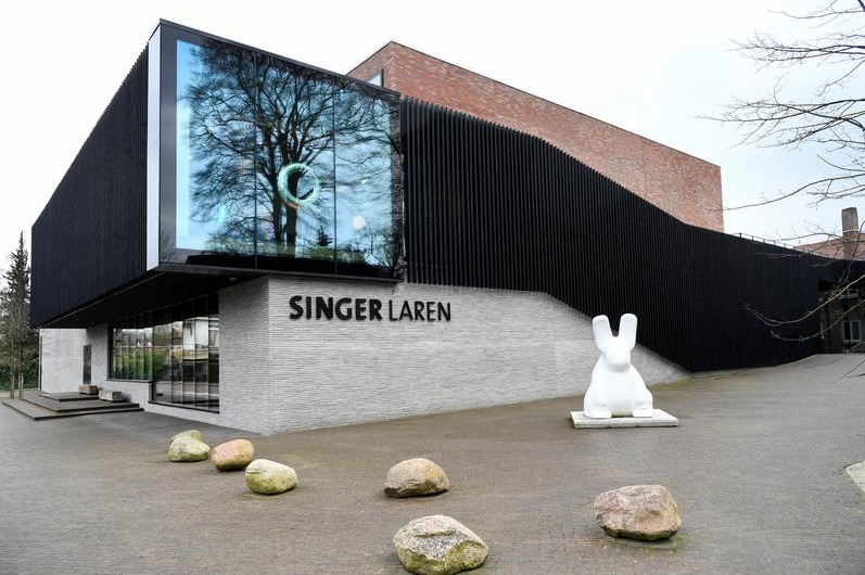 The Singer Laren museum depicted from the outside.