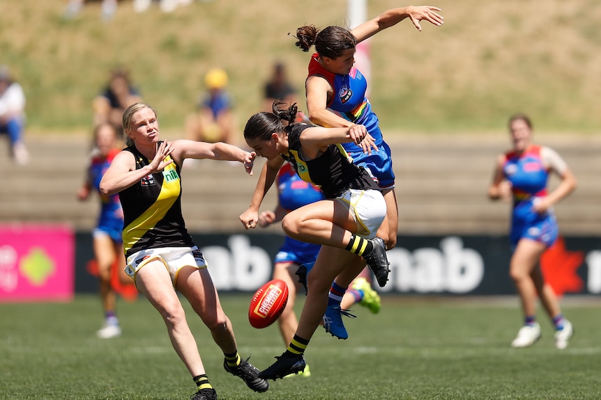 Nell Morris-Dalton flies into a pack of Tigers during the round five game in February 2022