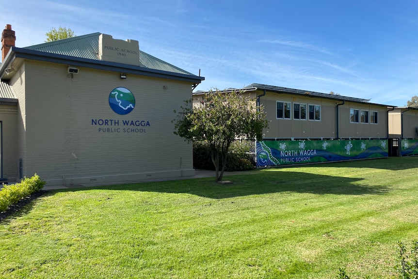 The front of a school building, which reads "North Wagga Public School".