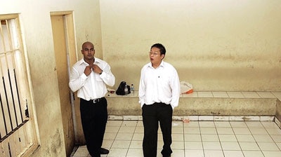 Myuran Sukumaran and Andrew Chan wait in a holding cell at Denpasar Court.