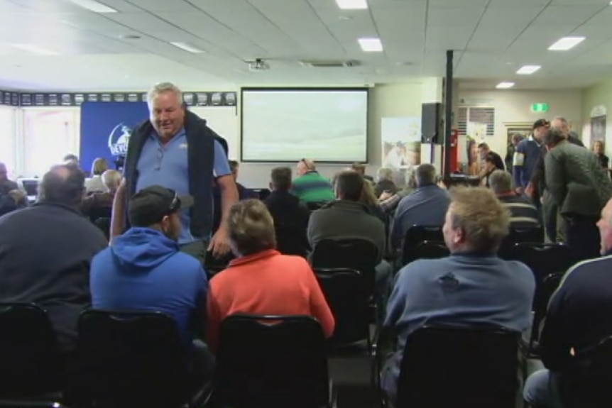 Farmers meet with Murray Goulburn in Camperdown, Victoria