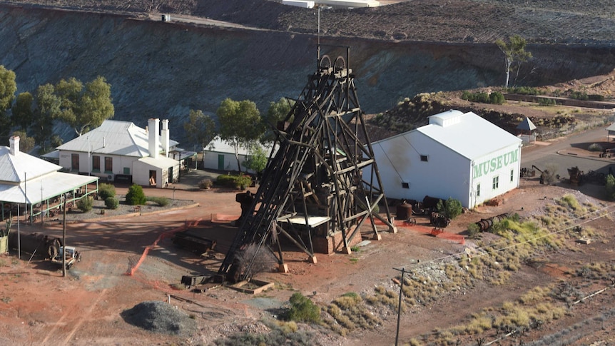 Headframe and buildings in the museum precinct in Gwalia.