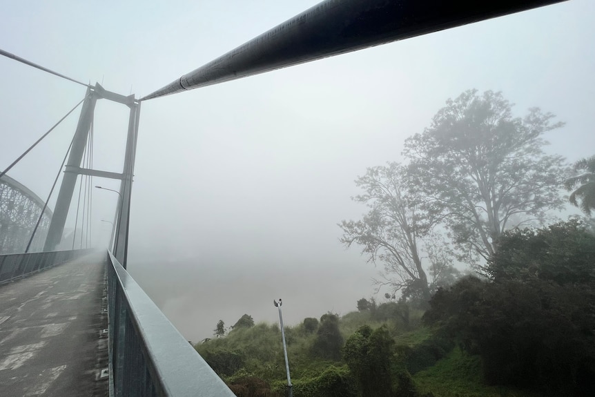 The pedestrian and cycle bridge at Indooroopilly in fog shroud