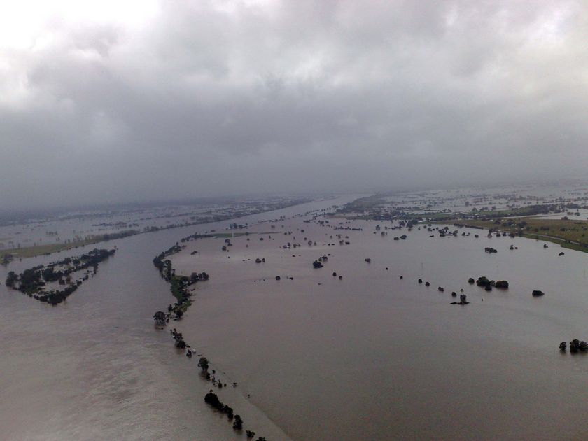 Kempsey floods after levees breached - ABC News