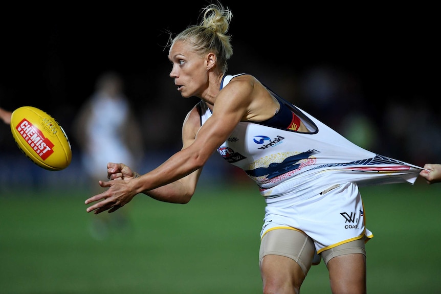 Erin Phillips of the Crows in possession during the round 2 AFLW match.