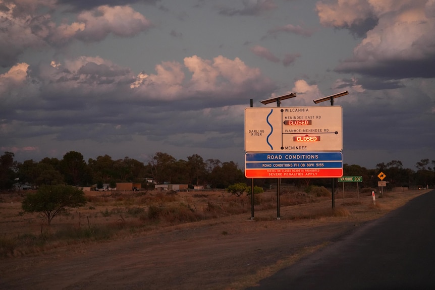 A road closed sign at sunset in Meinindee