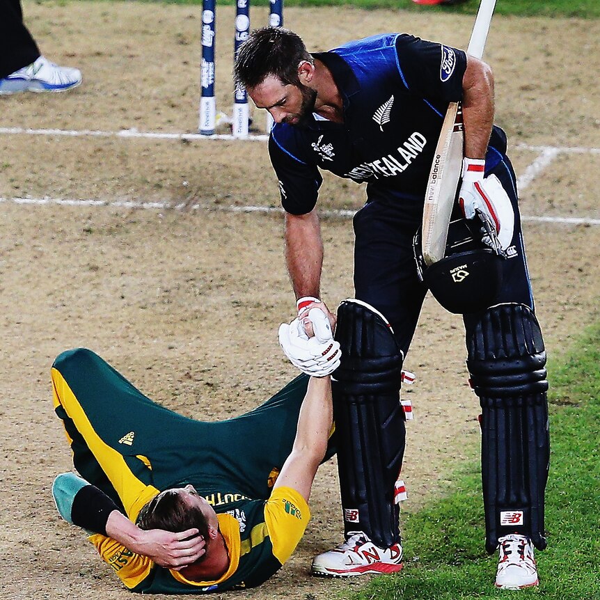 NZ's Grant Elliott helps South Africa's Dale Steyn up after the Cricket World Cup semi-final.