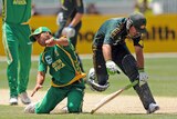 Ricky Ponting collides with JP Duminy