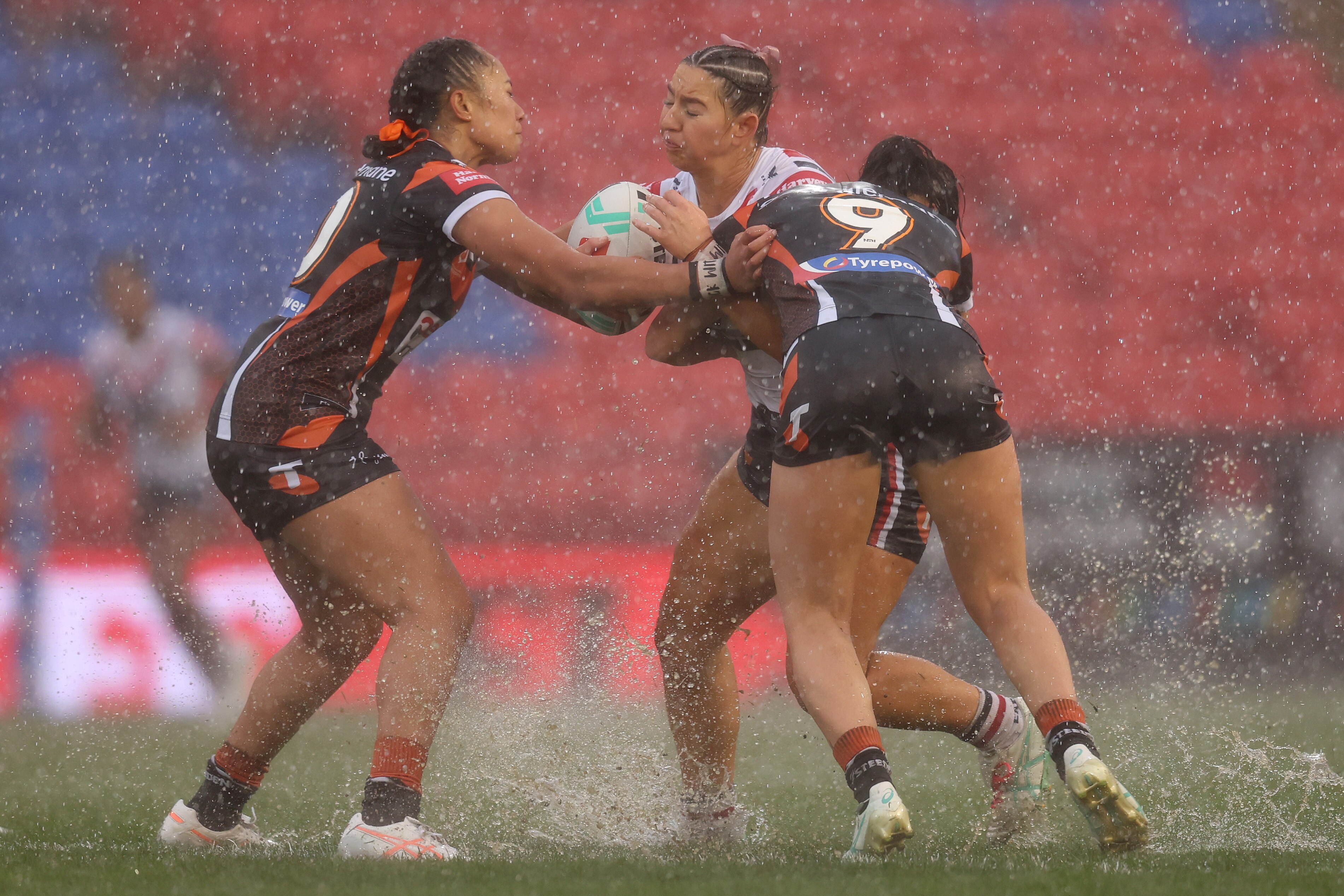 Live: Lightning halts NRLW Magic Round, Panthers go for eight straight 