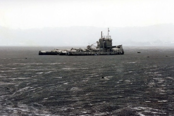 A tug trapped in a raft of pumice