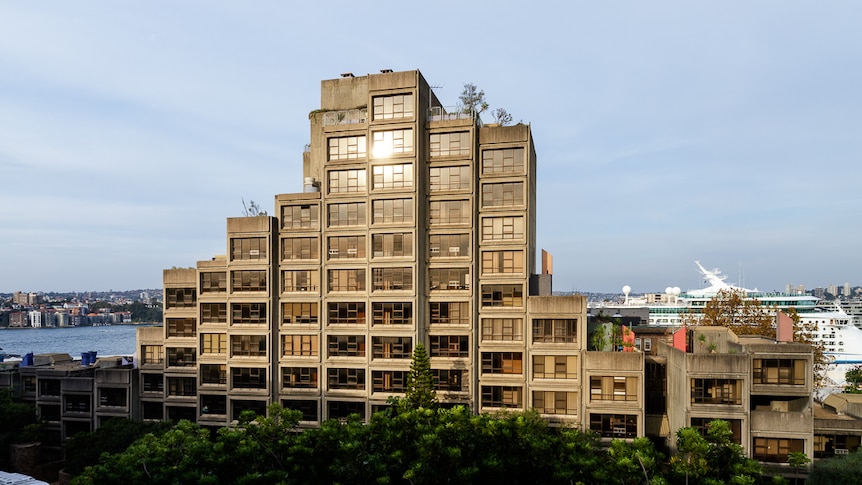 A frontal view of the Sirius building.