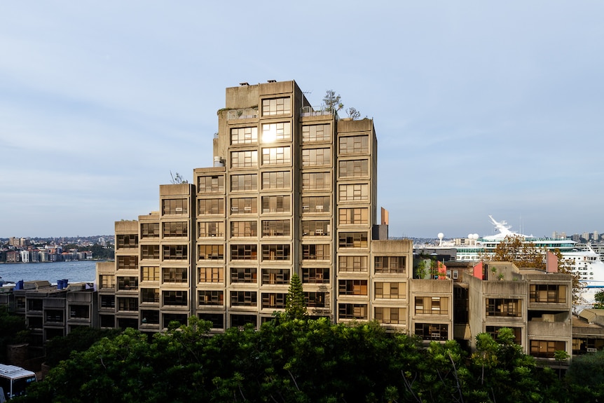 A frontal view of the Sirius building.