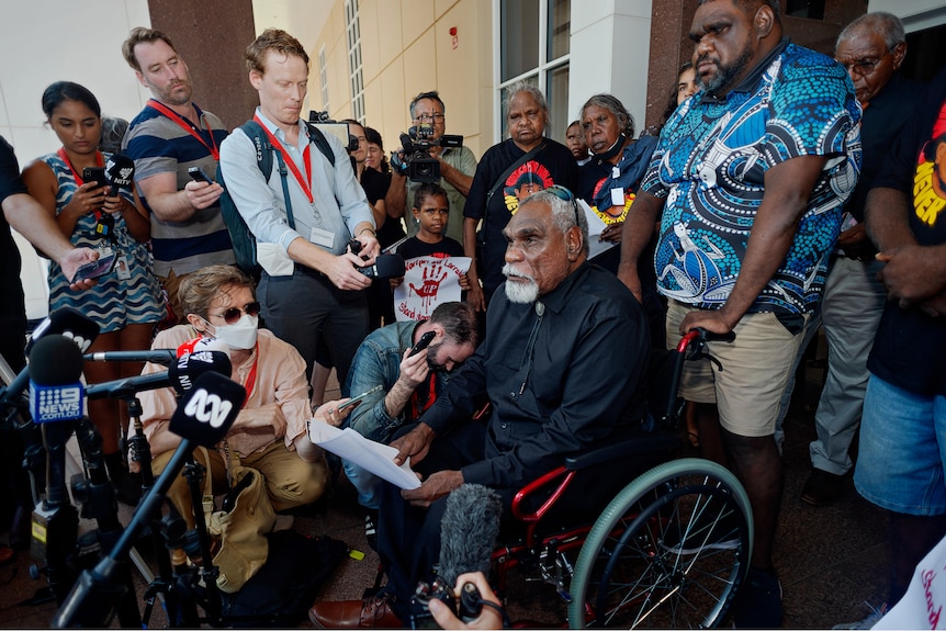 Senior Warlpiri Elder Ned Jampijinpa Hargraves speaking to the media outside the NT Supreme Court.