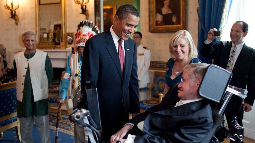 President Barak Obama talks to Stephen Hawking in the White House.