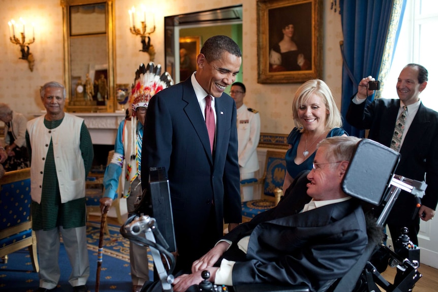 President Barak Obama talks to Stephen Hawking in the White House.