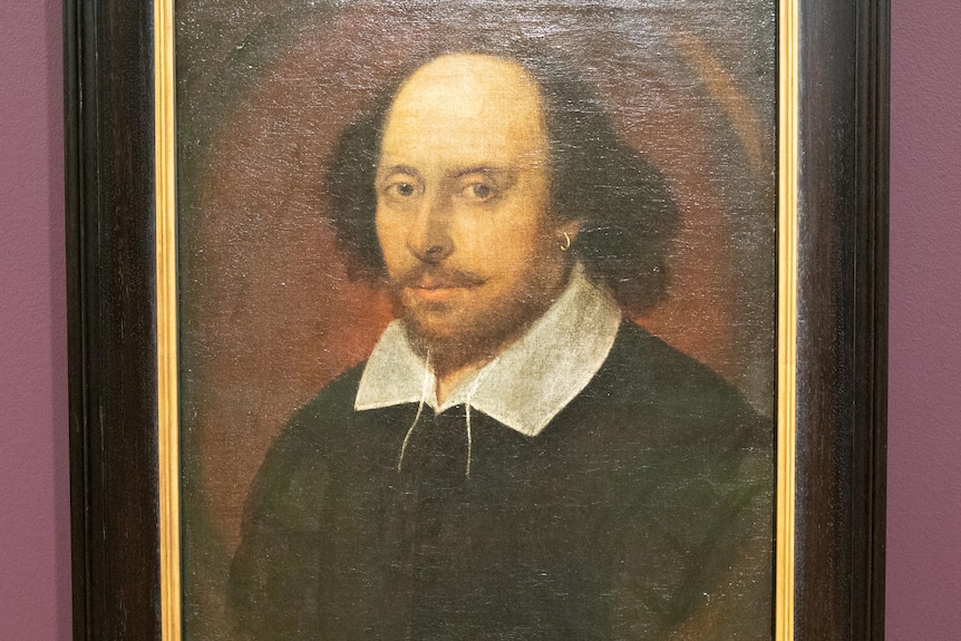 An old portrait of William Shakespeare, with a balding middle head and wearing a white collared short under a black cape.
