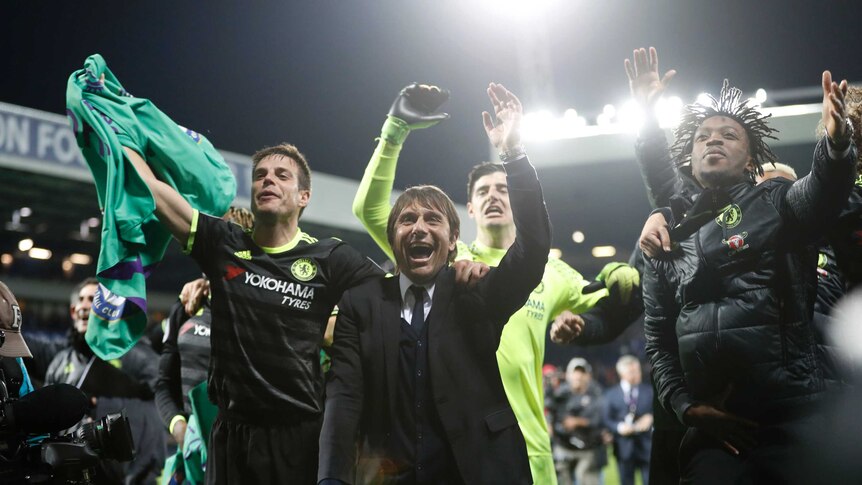 Antonio Conte celebrates Chelsea's Premier League triumph with his players.